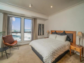 Spacious room - free parking gym and pool access